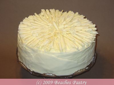 white-chocolate-cake-with-curls